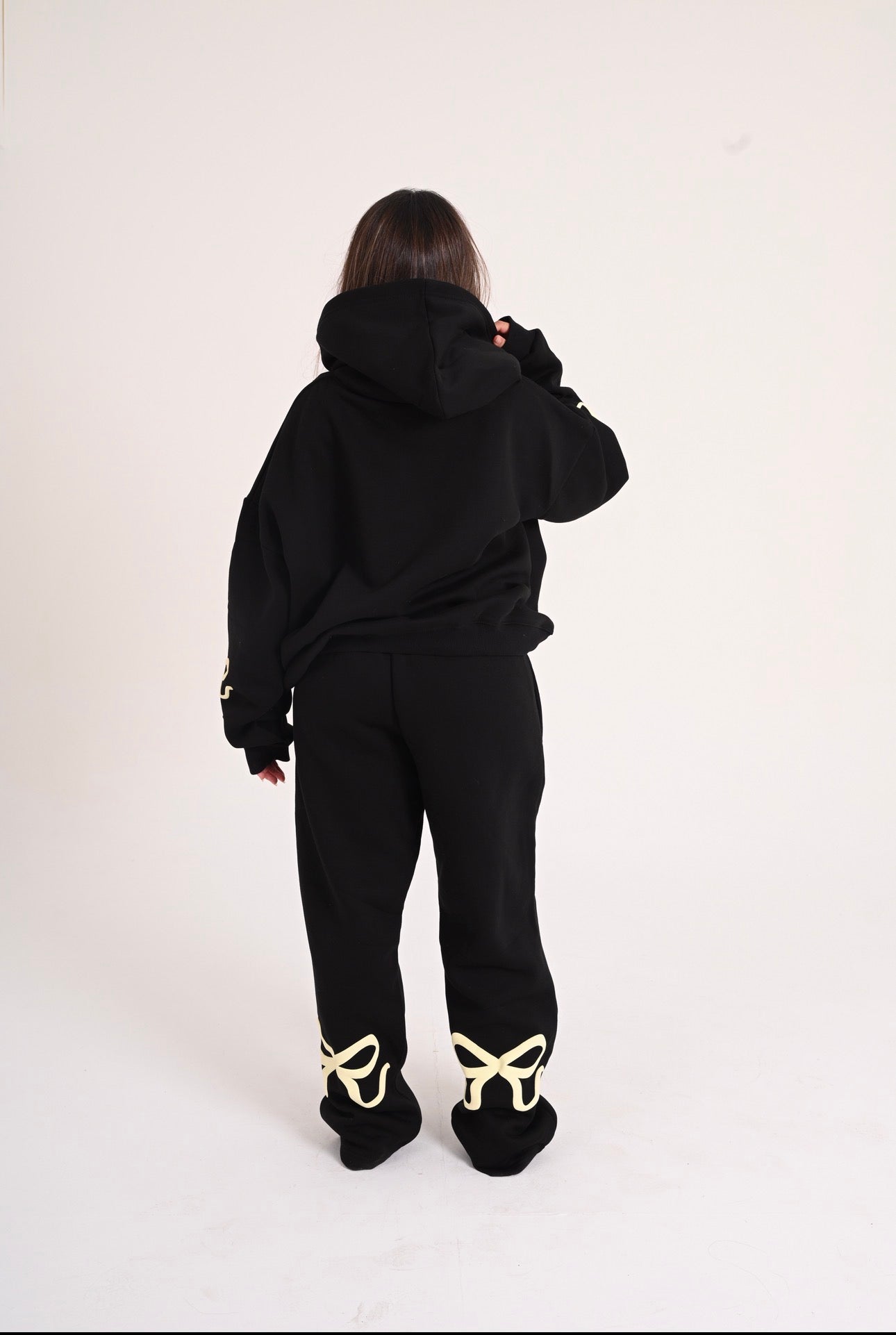 The Black Bow Set