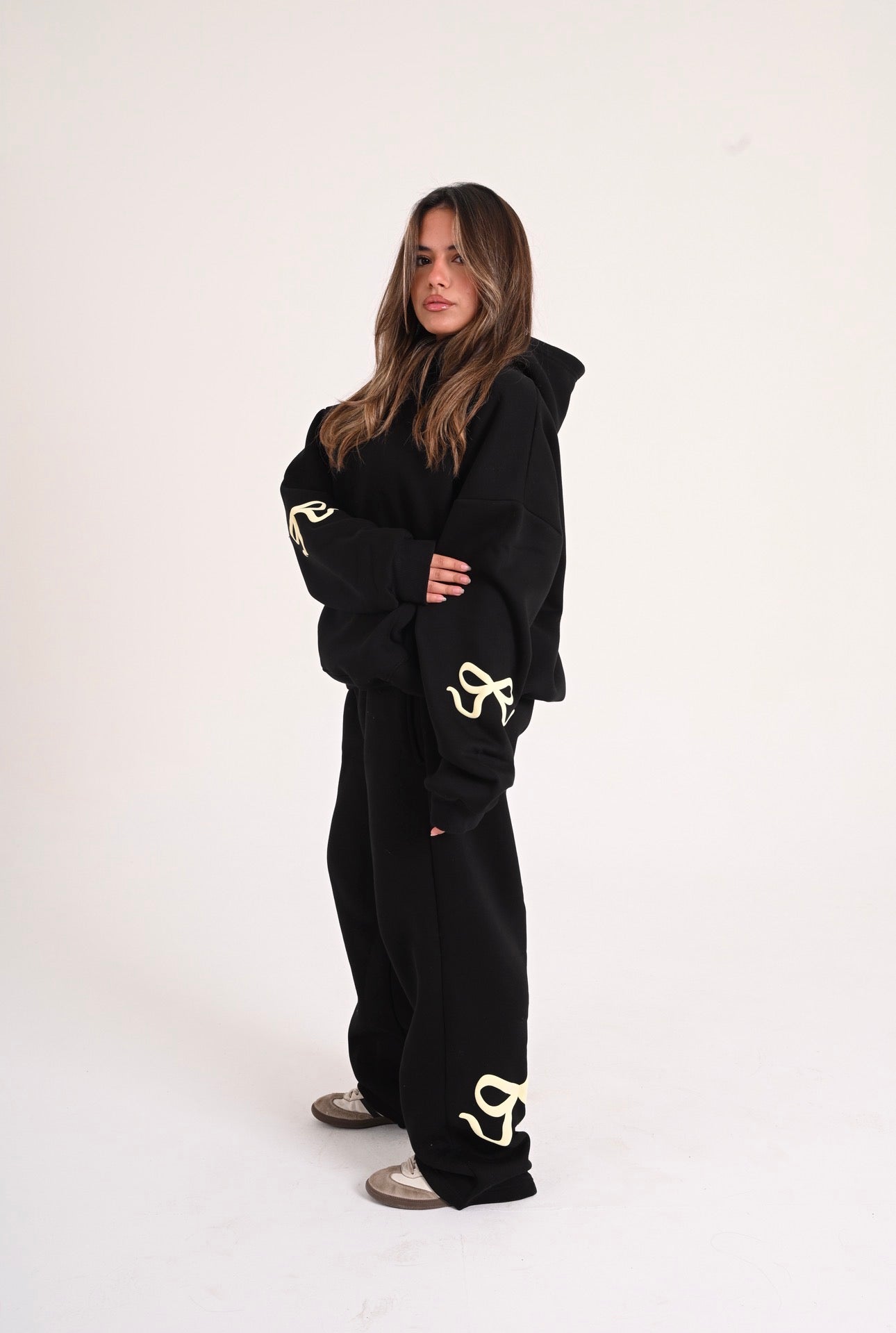 The Black Bow Set