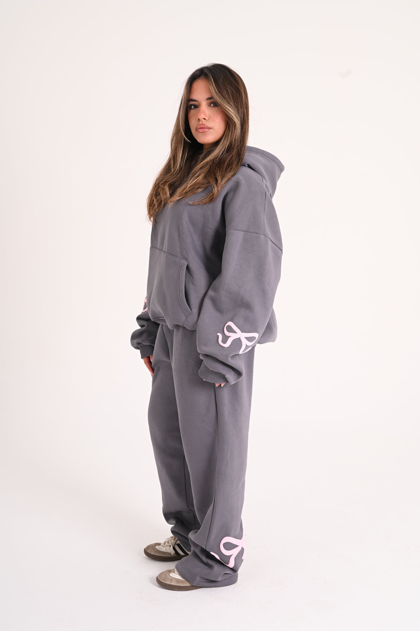 The Grey Bow Set